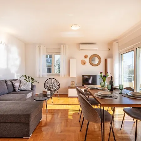 Visnjik - Self Check-in, Free Garage Appartement