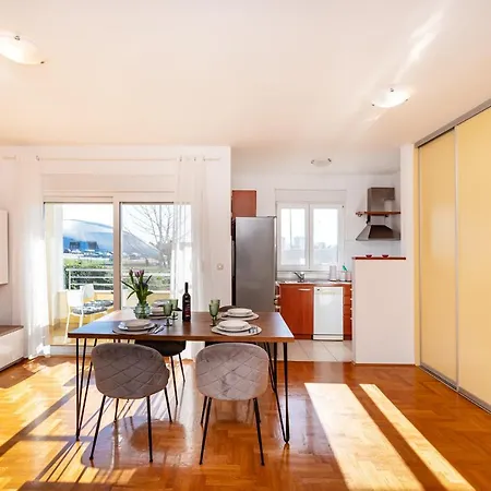 Apartamento Visnjik - Self Check-in, Free Garage *