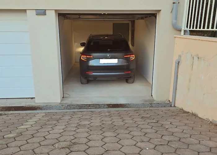 Visnjik - Self Check-in, Free Garage Appartement