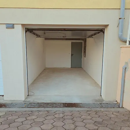 Visnjik - Self Check-in زادار